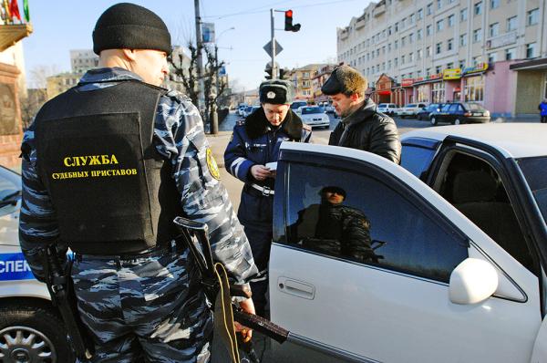 Приставы взялись за водителей-должников
